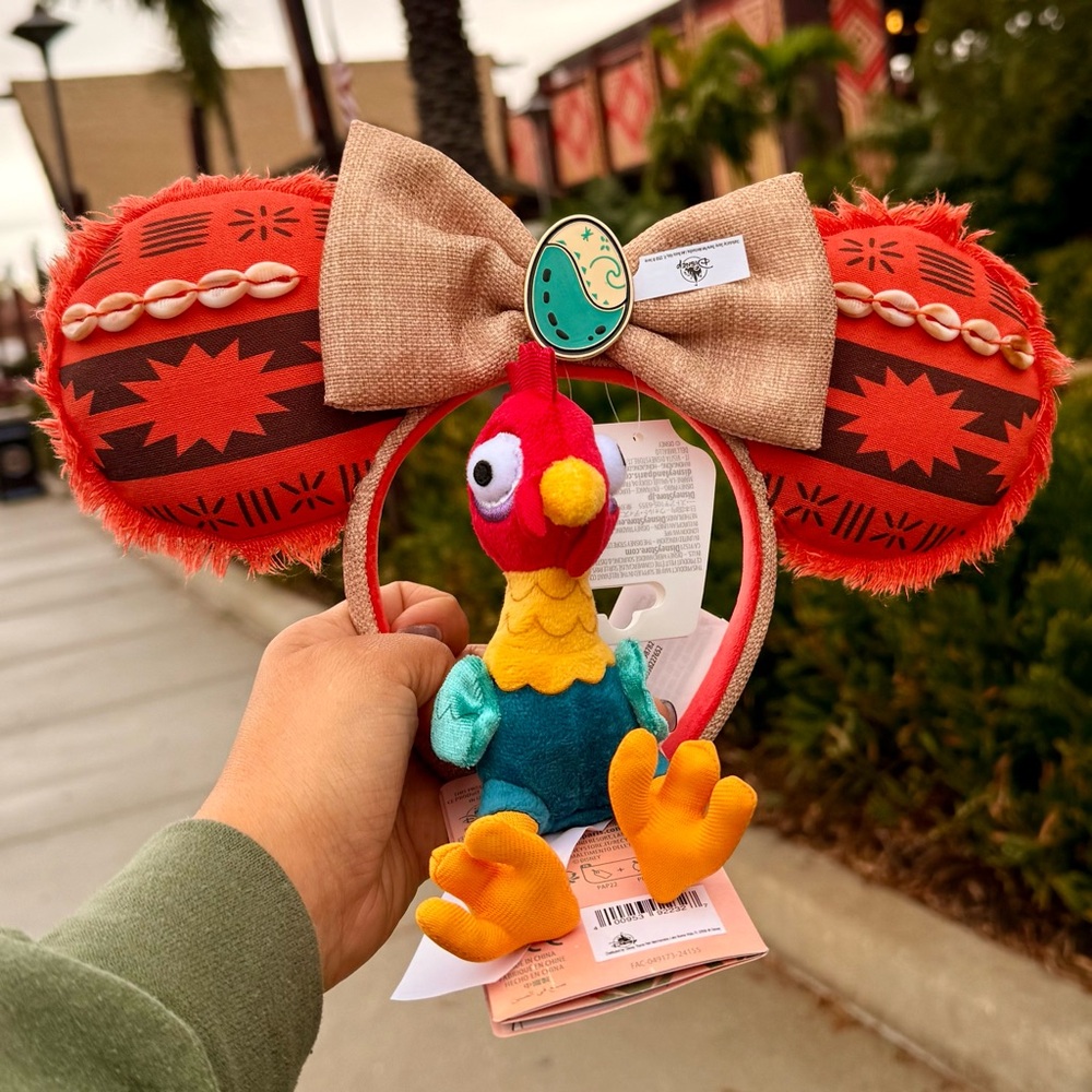 Disney Authentic Moana Headband Ears and Hay hay Shoulder Pal